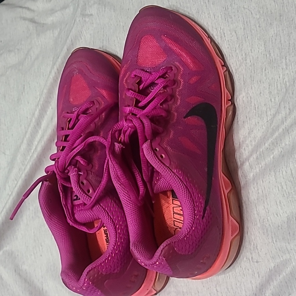 NIKE Tailwind 7 size 7